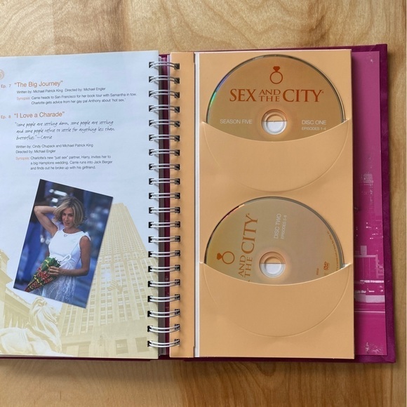 Sex and the City: The Complete Series - Picture 6 of 9
